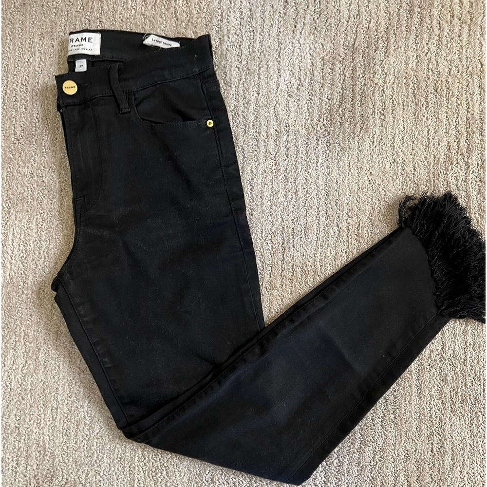 FRAME Denim Le High Skinny, Cropped Fringed Ankle. Black.